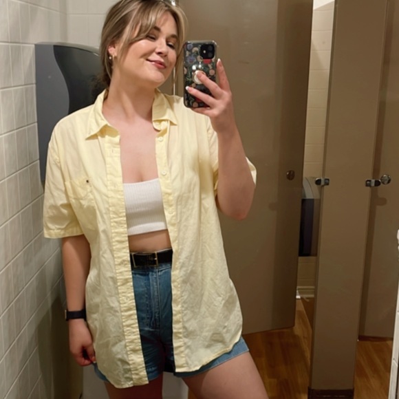 ✿ Tommy Hilfiger Butter Yellow Button Down Size M - Picture 4 of 4